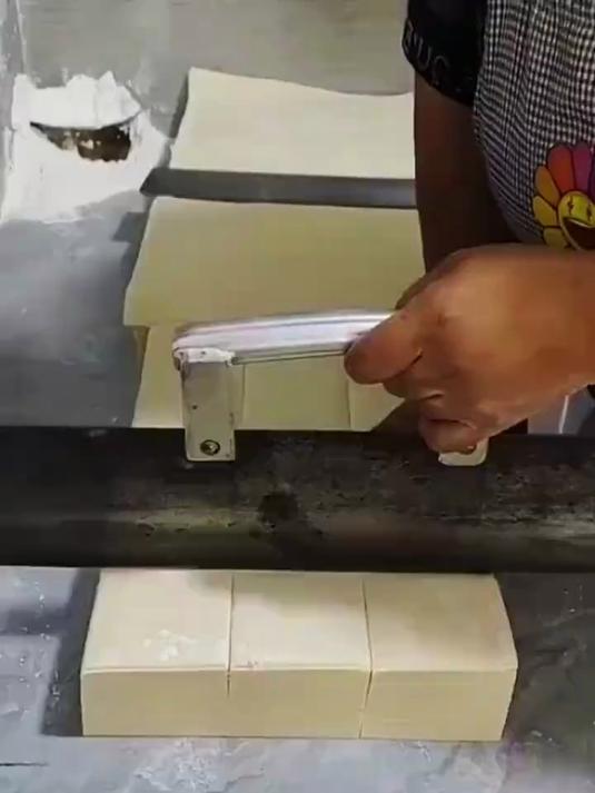 制作馄饨皮的方法