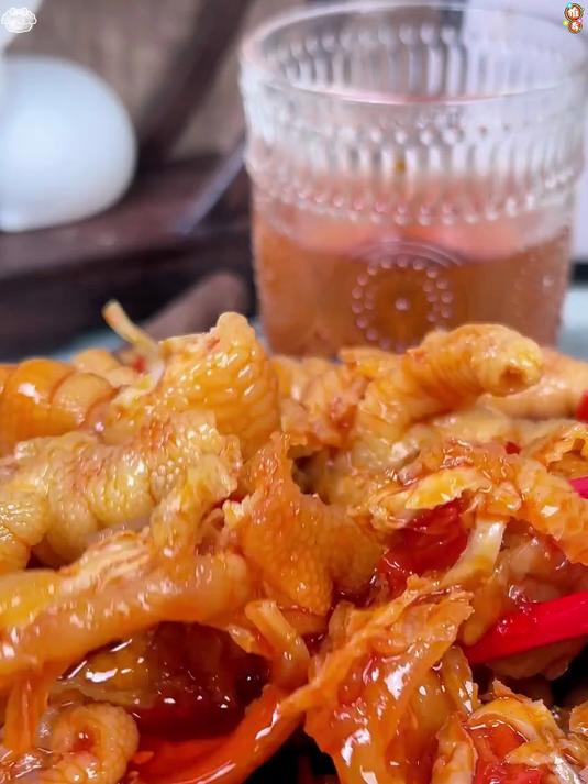 尝过就忘不掉！酸辣无骨鸡爪超解馋，下酒下饭开胃到停不下来