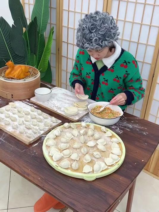 包饺子别再用大盖帘了!不方便还占地,就用这个4层饺子盒不占地