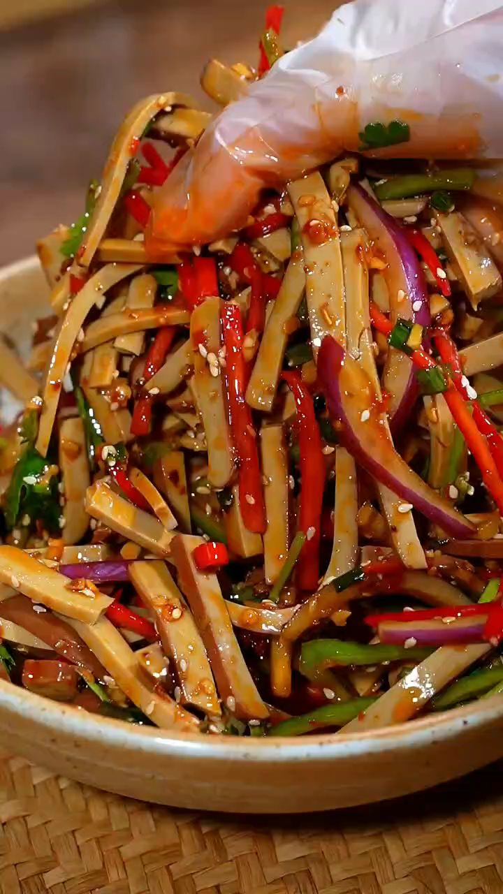 凉拌鸡蛋干做法