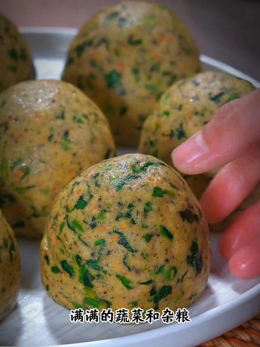 今天给大家分享一个窝窝头的做法