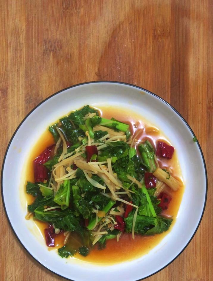 羽衣甘蓝菜怎么做好吃,羽衣甘蓝像我这样炒金针菇,简单好吃