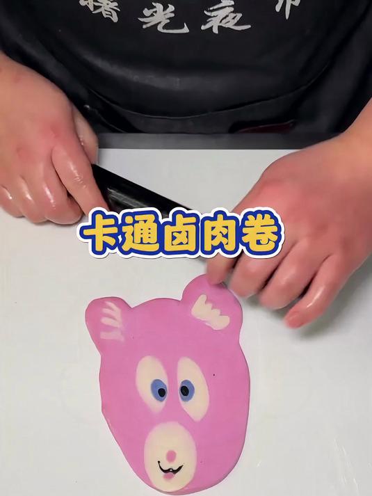 街边超可爱的卡通卤肉卷！