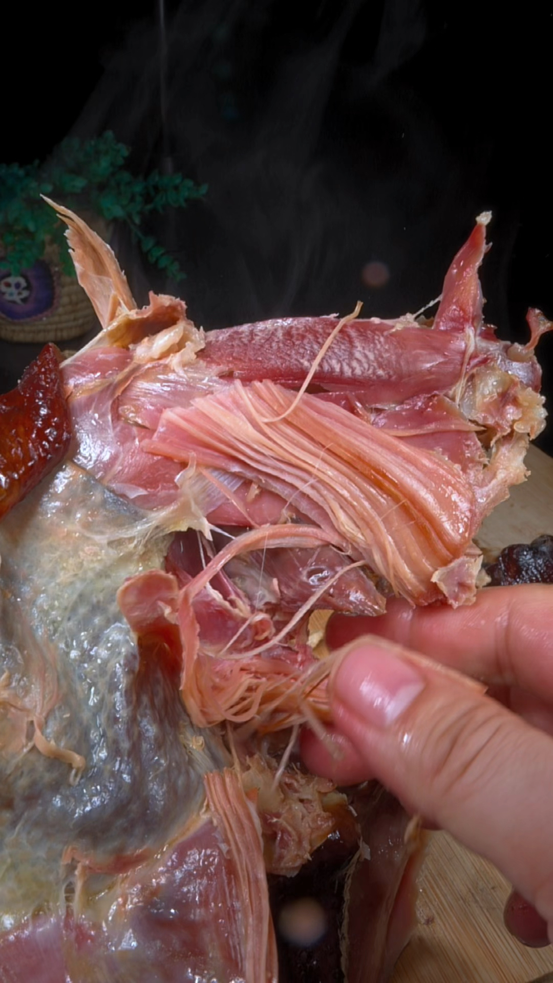 每年过春节除了做香肠腊肉,这个酱鸡肉也是必不可少的