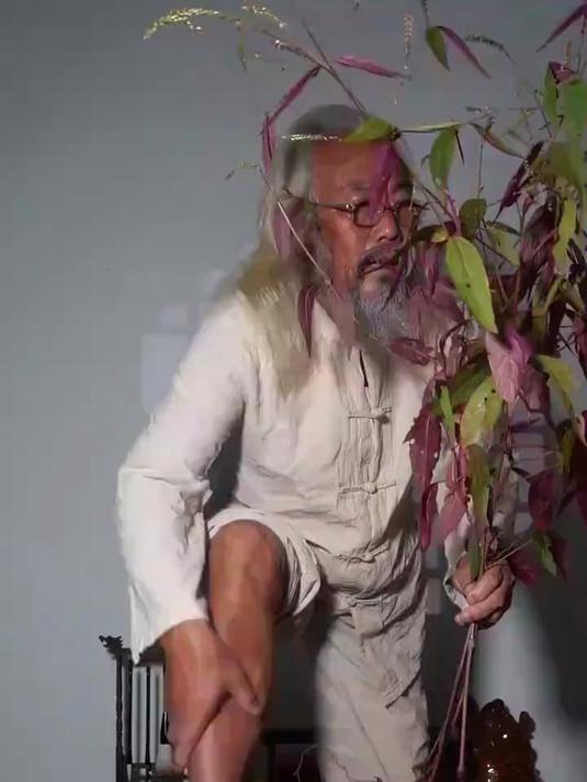 红牛膝配猪肉妙不可言，古书中记载男吃红牛膝