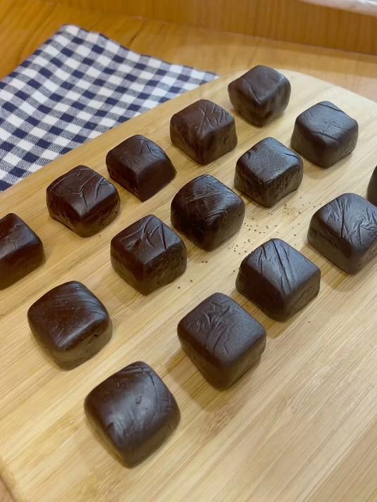 如果你们家有一袋没用完的可可粉,可以用来自制巧克力酱