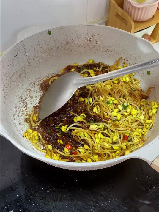 我老公说铁锅炒菜香,这锅只要开好锅了,用起来真的很方便