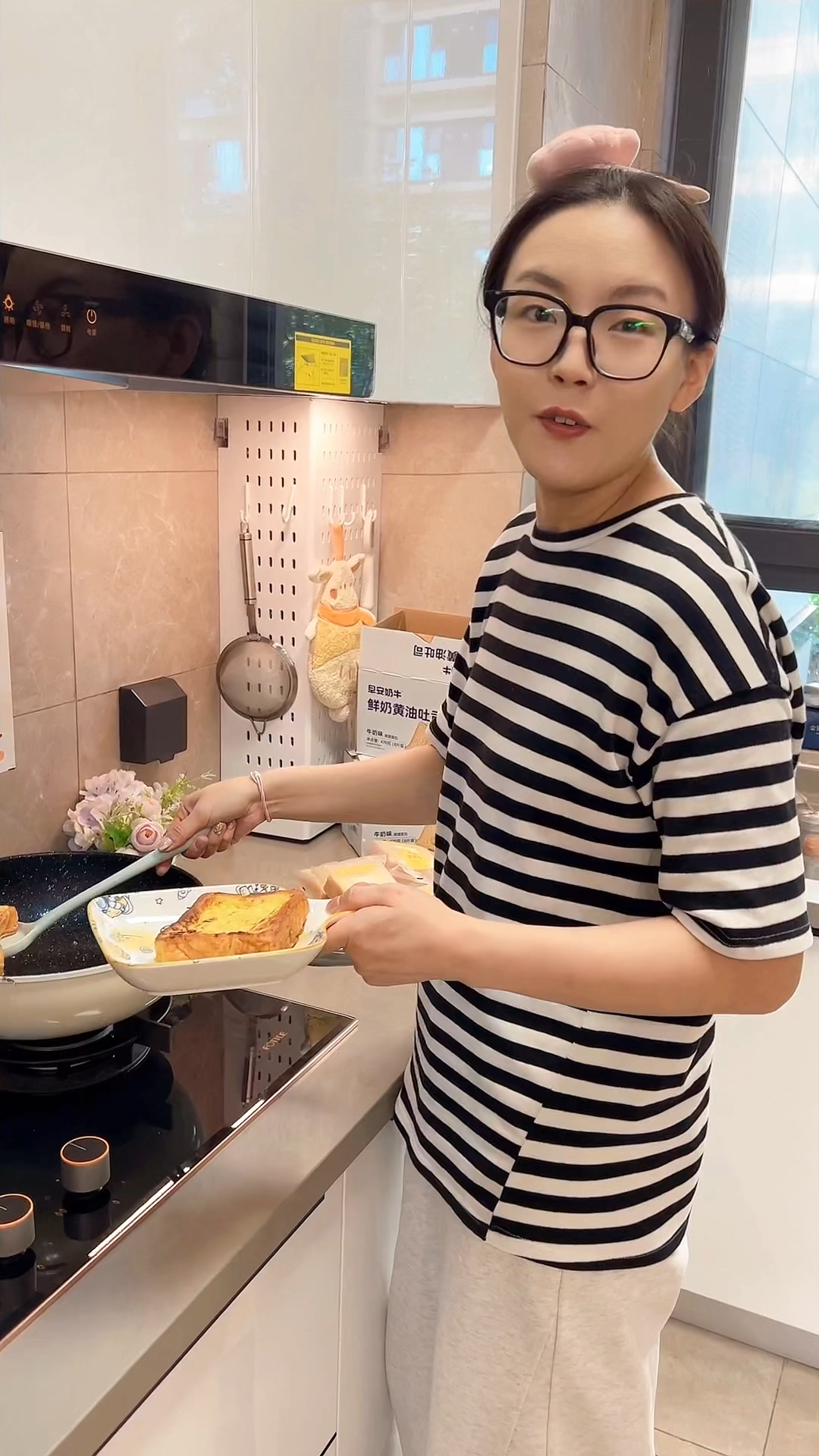 早餐不知道吃什么,那就给孩子要这个牛奶后切吐司,香甜绵软,我家孩子特别爱吃