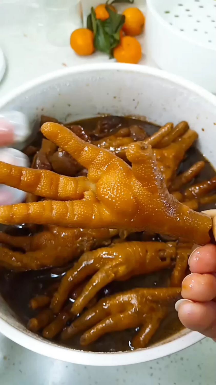 在家做卤鸡爪,好吃又营养,学会了再也不用出去买了