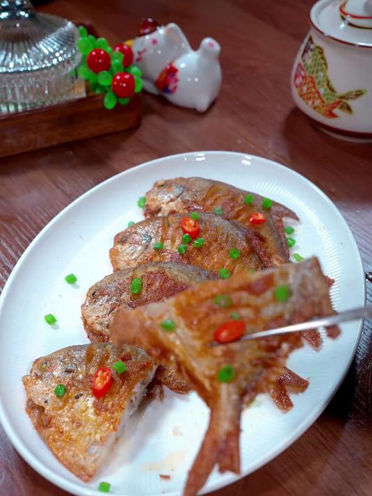 中秋节做这样一道香煎鲳鱼,焦香四溢