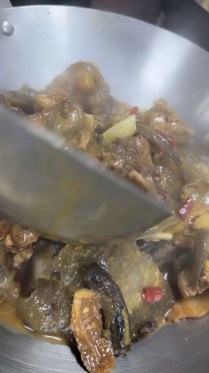 这样的甲鱼烧黄鳝你能吃几碗饭呢?