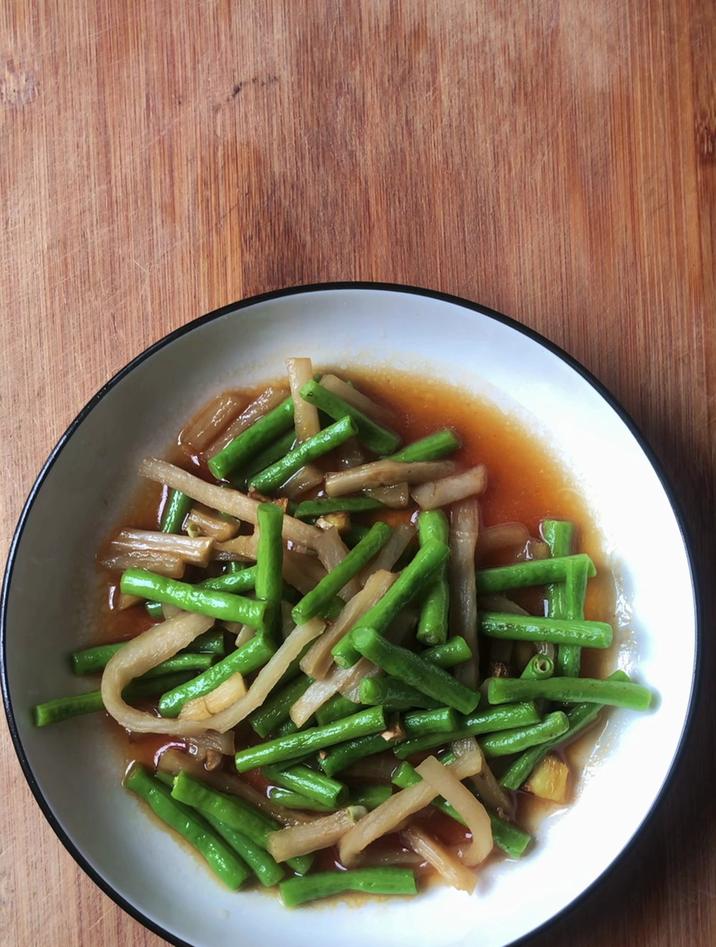 豆角开水焯几分钟熟,焯水4分钟即可