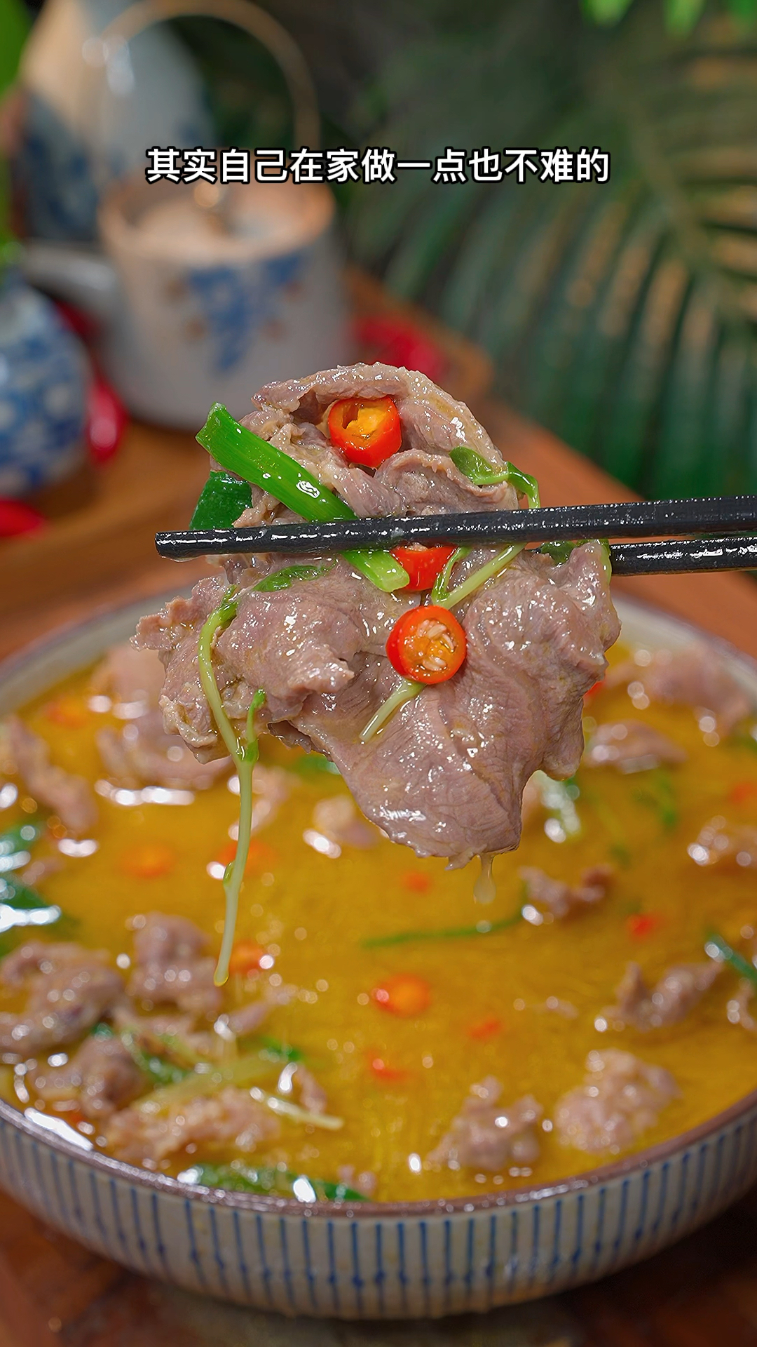吃饭没胃口,你可以做一道这样的酸汤水煮牛肉,酸辣爽口全家都喜欢。