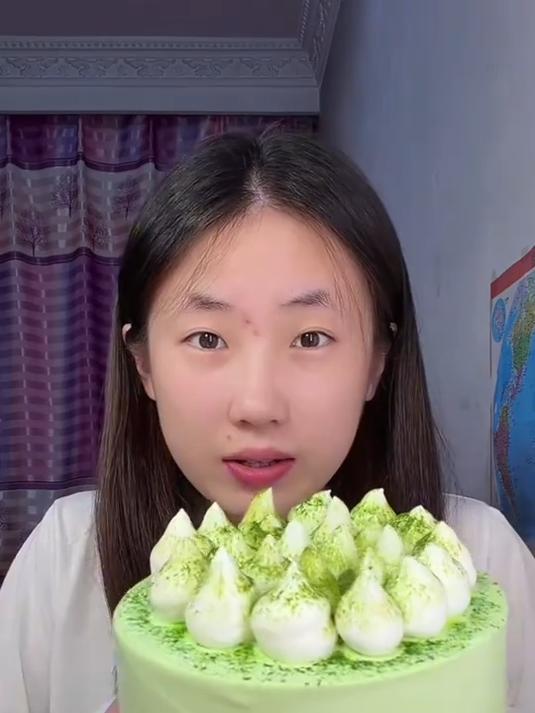 馋哭了的六寸无胚奶油蛋糕!厚厚抹茶粉配冻慕斯,奶油星人直接狂喜
