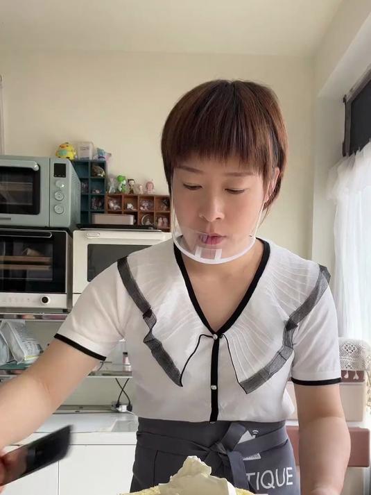 这个蛋糕小女孩都会喜欢吧？反正我是越做越稀罕呢。