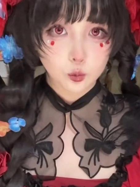 妈妈花了二十多个小时,给女儿做了一件cos服装