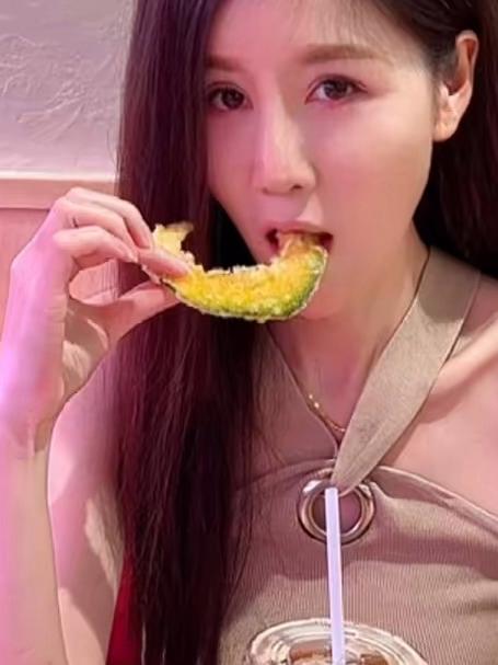 工作餐也可以吃得很精致,下午茶18起,自动送餐有意思