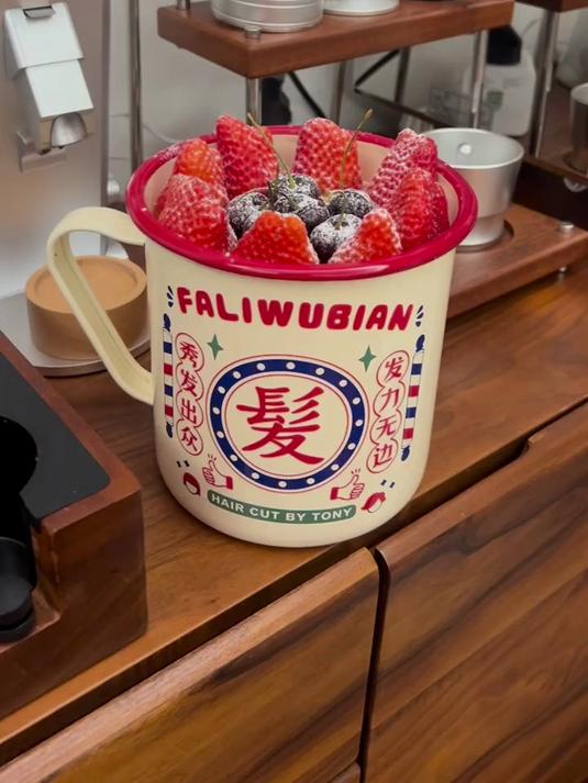 配方:烫面戚风+自制草莓酱+超绝奶油配比