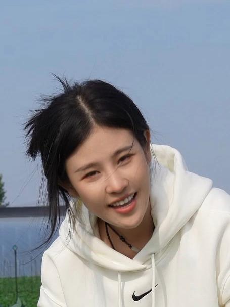 农种的菜花5毛钱一斤,砍50斤送往爱心食堂,给50多名老小孩吃