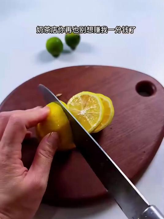 解锁摇摇杯隐藏技能!茉莉花茶+蜜桃果肉,清香甘甜喝不腻