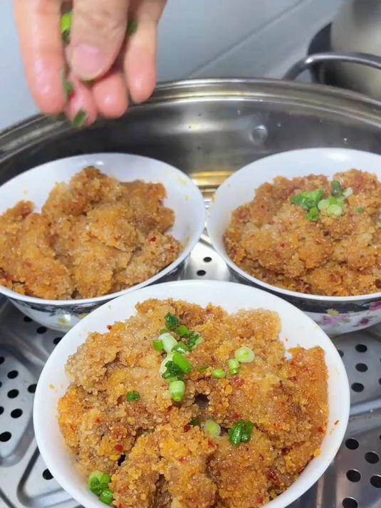 软糯香辣的粉蒸加上荷叶饼,好吃又简单喜欢的赶紧安排吧