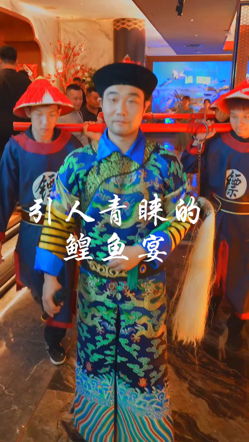 大鳇鱼是黑龙江里的独有鱼类,最大为2000斤左右,肉质肥厚鲜美,被誉为“淡水鱼王”。