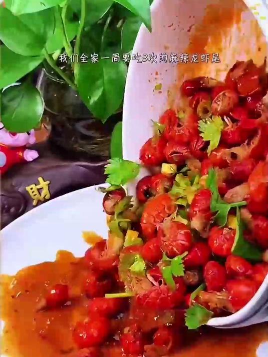 直供虾肉紧实弹牙带黄膏,蒜蓉十三香两吃法,夜宵聚餐秒光盘