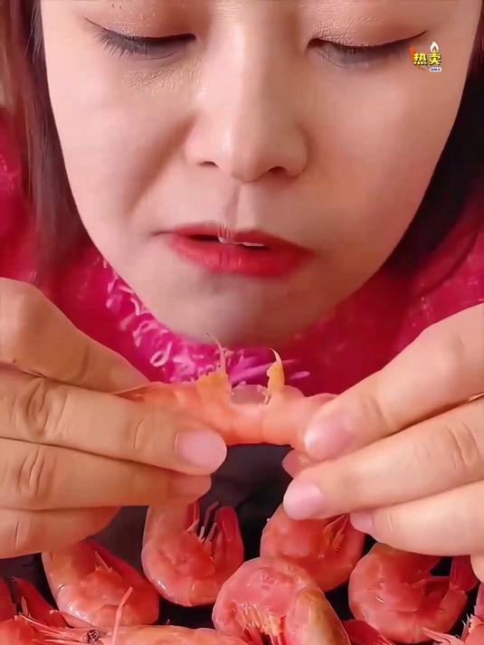 倒出来！熟冻北极甜虾个个饱满超喜人