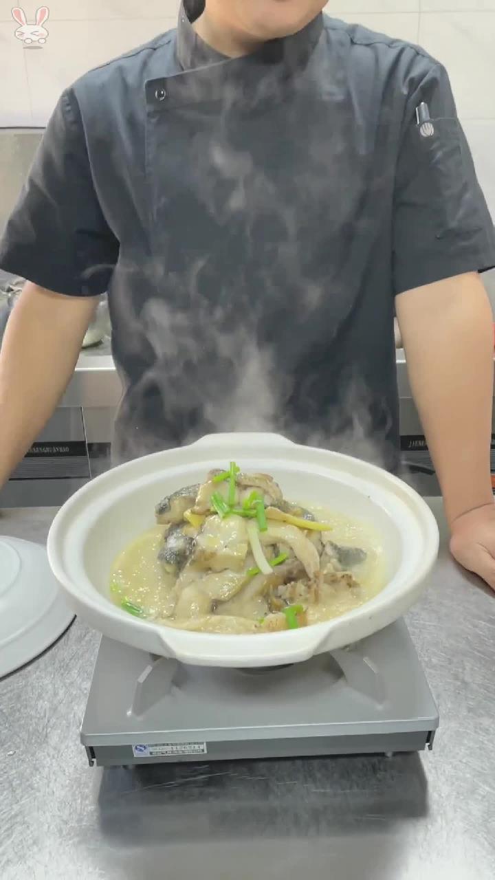 油盐烧草鱼,做菜不一定要用太多的调味料,今天我只用油和盐
