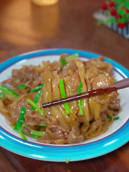 脆嫩下饭的榨菜炒肉
