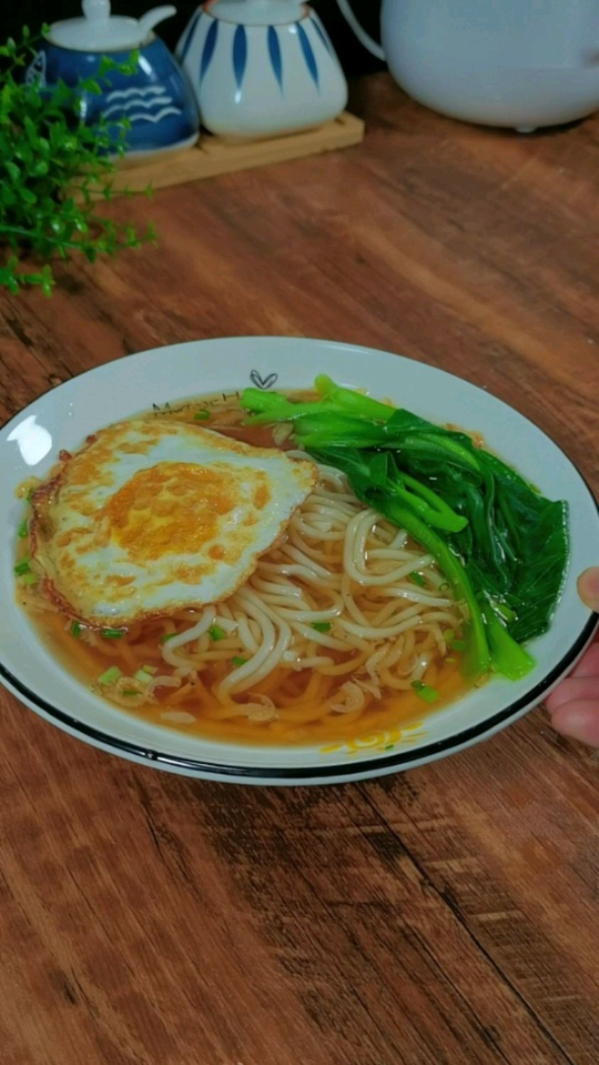 家有高中生,每天5点50就要把孩子的早餐端上桌,清汤面,牛排