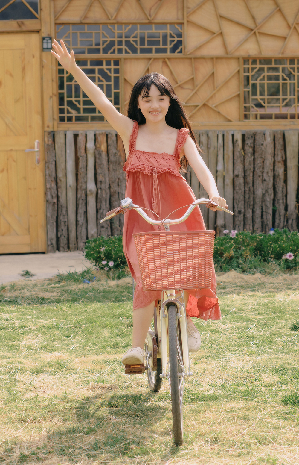 图片[29]-夏日阳光下的女孩-六色网