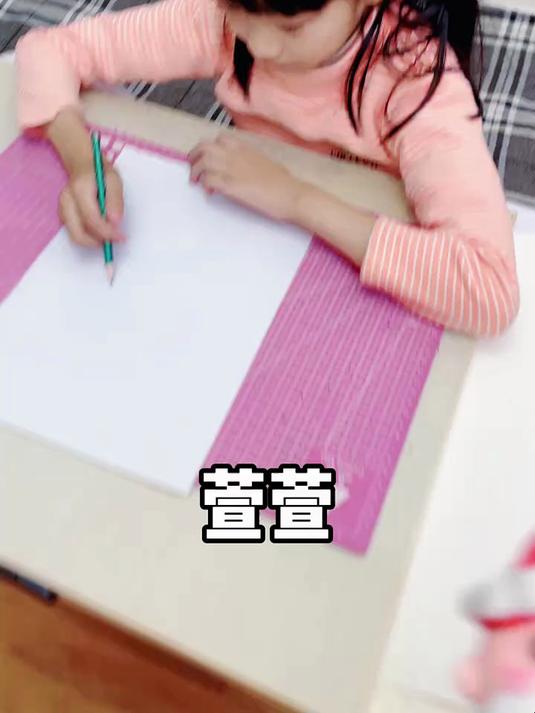 女儿30秒学的圣诞老人简笔画!谁的好看呢?