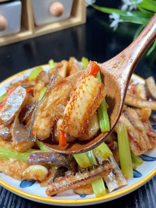 香煎鳗鱼干这样做太好吃了又香又酥脆越嚼越香