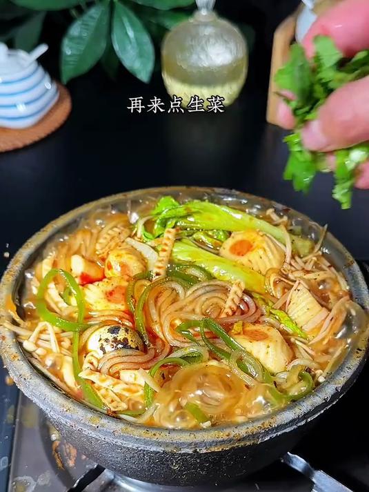 想吃这种老式的砂锅麻辣烫，做法其实很简单