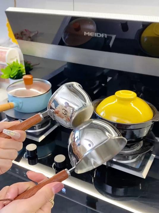 这个热油的小锅太方便了，好多美食泼了油才有灵魂！