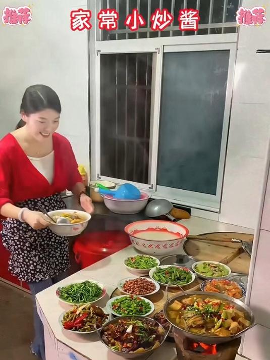一到家里就发愁吃什么,试试这款小炒酱,随便一做就是香气扑鼻