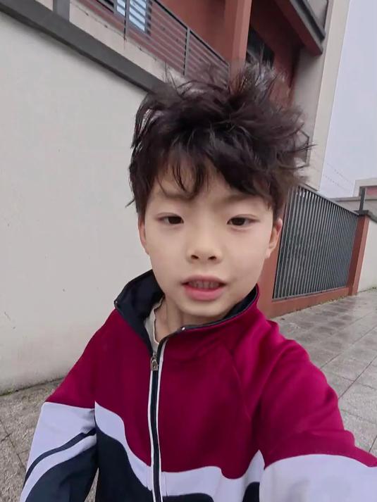 三年级小学生美食节自己做帝王蟹分享给老师同学们
