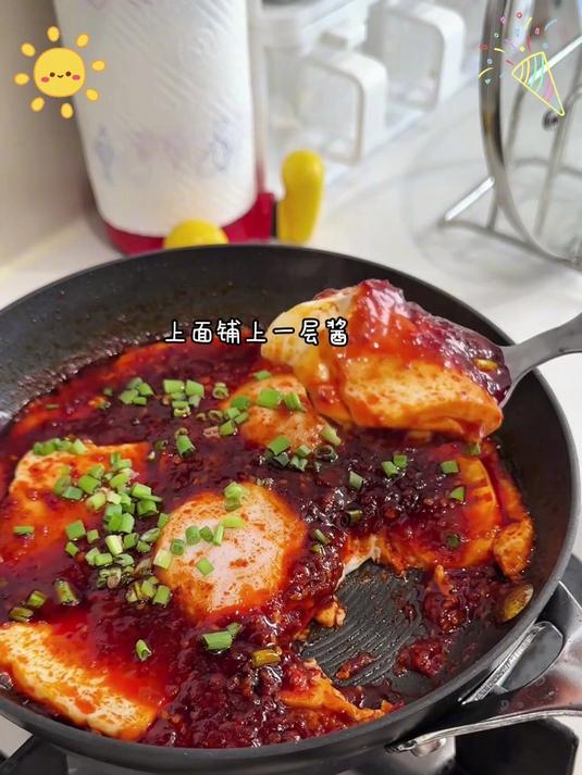 这个铁板鱿鱼酱太好吃了,不用去摆摊也是能吃的很香