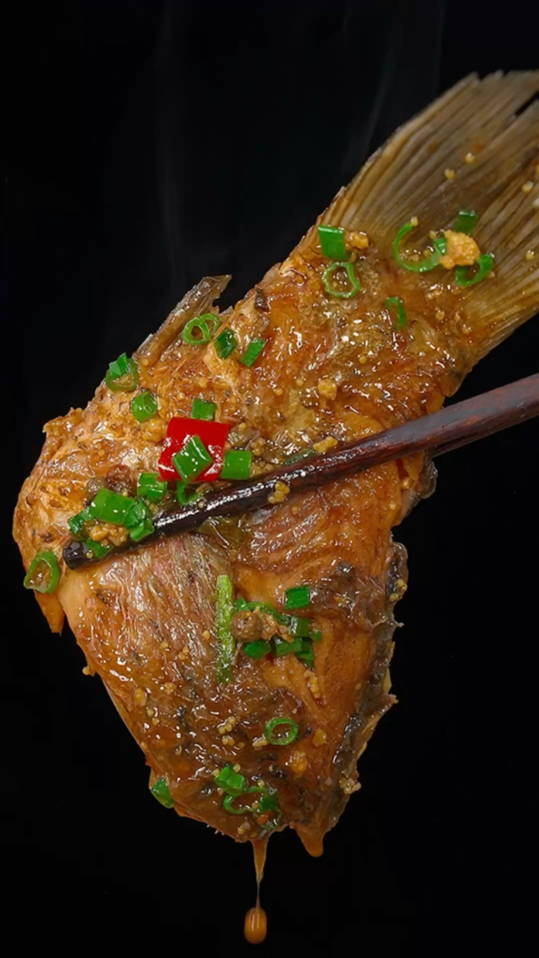 你知道为什么饭店做的红烧鲫鱼那么好吃吗,其实做法非常简单,在家就可以轻松搞定