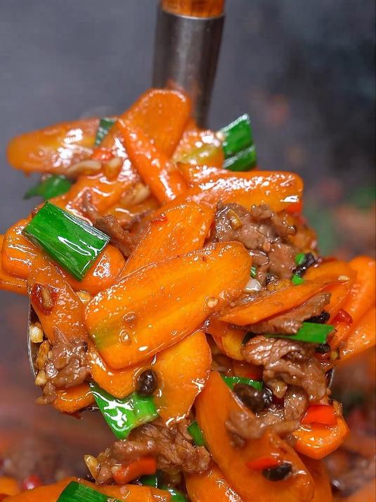 湘菜馆的小炒胡萝卜软糯入味,一回家做不是硬邦邦就是烧乌漆嘛黑