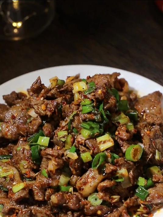 孜然羊肉的正确做法,鲜嫩可口,搭配卷饼,吃了让人停不下来!