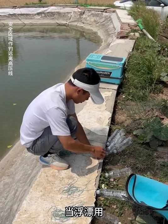 钓鱼大师第七十一天，用矿泉水瓶钓鱼，没想到竟然这么好使