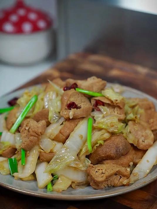 油豆腐烧白菜,做法简单好吃又下饭
