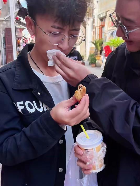 小小烧饼藏乾坤，黄山风味一口吞！