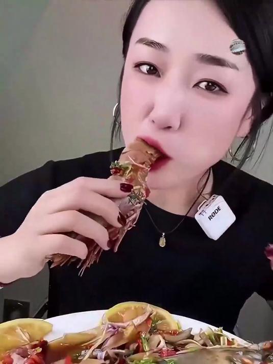 大规格黑虎虾实拍!只只饱满到肉眼可见～