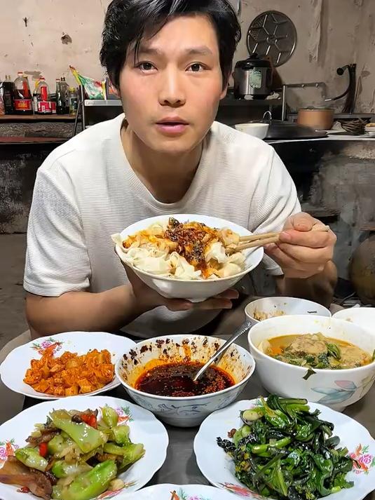 腊肉炒儿菜,炝炒紫油菜巅,闷土豆粉,天气好,开心