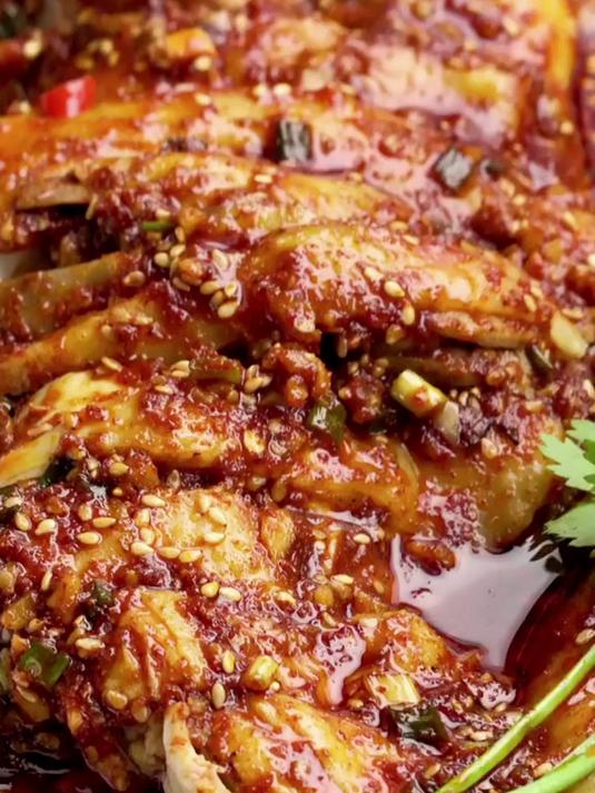 家庭聚餐端上椒麻鸡！撕块蘸汁超入味