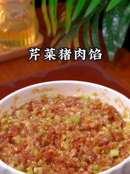 以后想吃芹菜猪肉馅水饺,芹菜千万不要沙水,你就像我这样做