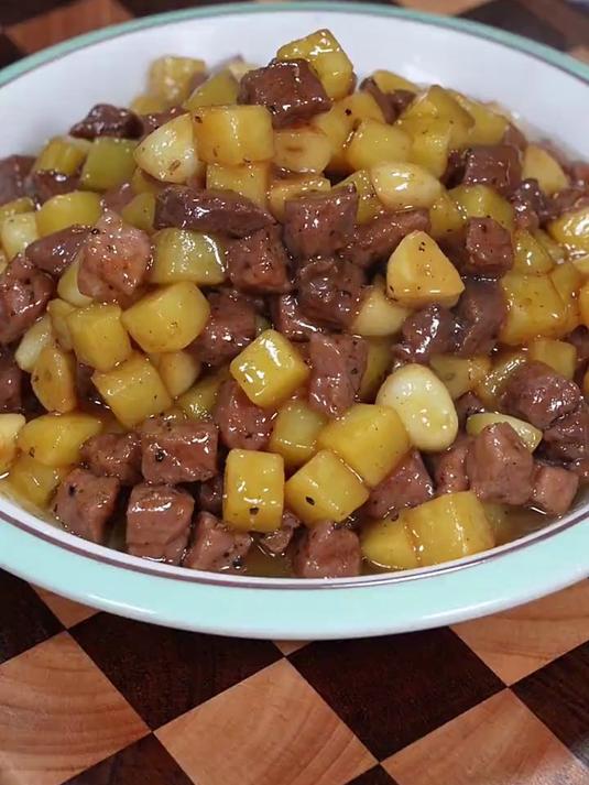 夏天要多给孩子吃些牛肉,把它跟土豆炒一炒